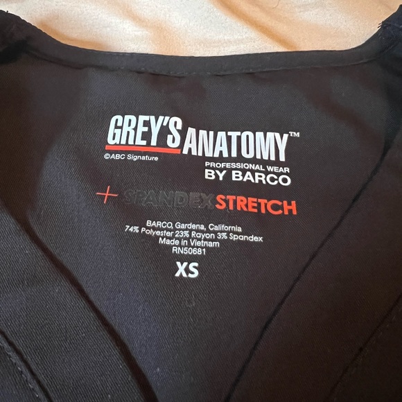 Greys Anatomy Capri Tuck-In scrub top - Picture 3 of 5